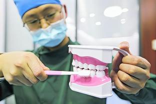Cả người bà Nghĩa với hàng ngàn khối u kỳ lạ.